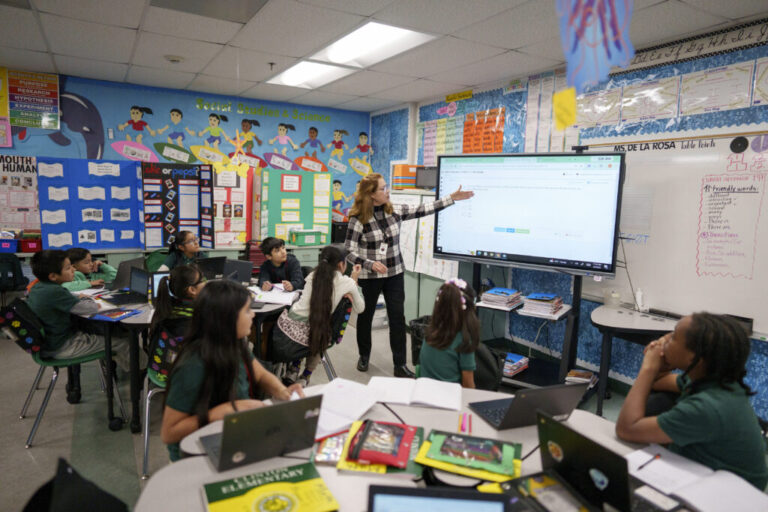 Teacher points to board 1024x683