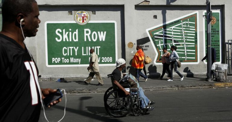 urlhttps3A2F2Fcalifornia times brightspot.s3.amazonaws.com2Fzbk2Fdamlat images2FLA2FLA PHOTO ARCHIVE2F2014 082F1945970 me adv skid row mural1 MAM